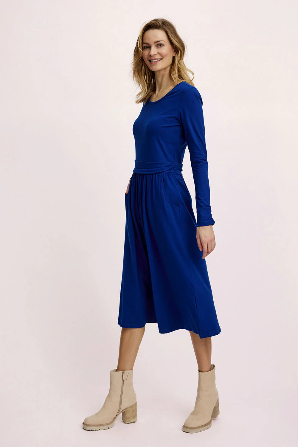 Tailliertes Jersey-Kleid - Image 3